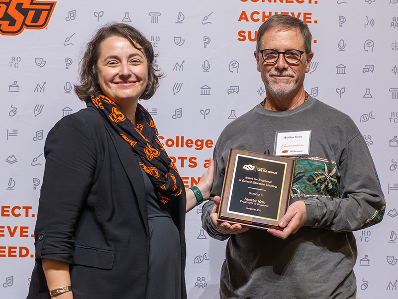 Haridus Heitz receiving his award on stage with Dean Cro