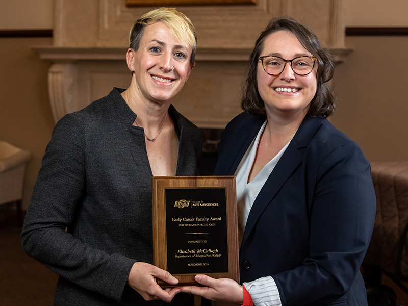 Elizabeth McCullagh receiving her award from Dean Cro