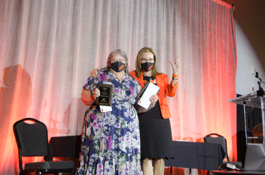 Mrs. Sandy Earls being given an award by Dr. Camelia Knapp. Mrs. Sandy Earls being given an award by Dr. Camelia Knapp.