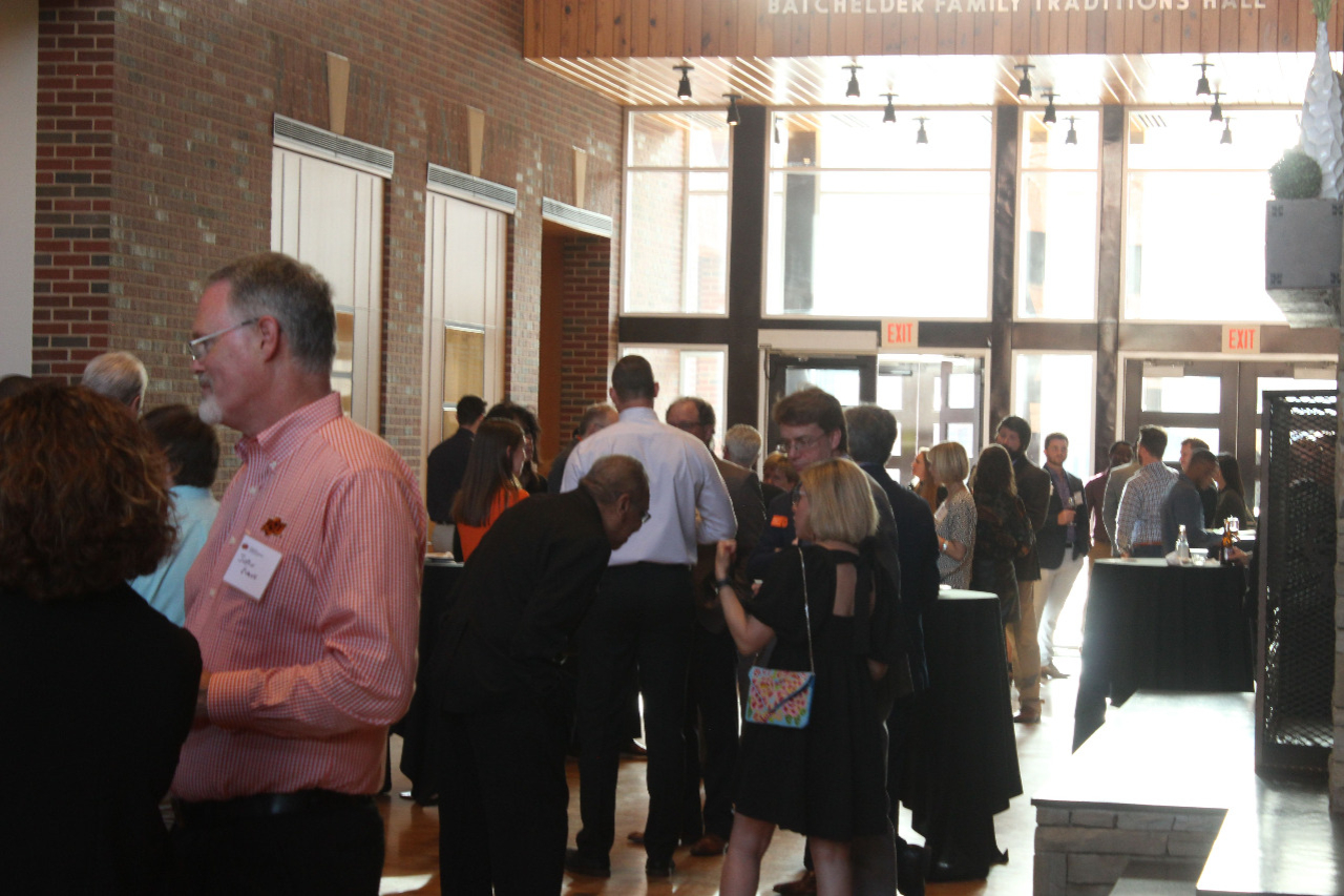 Faculty, alumni and students visiting in groups before banquet begins. Faculty, alumni and students visiting in groups before banquet begins.