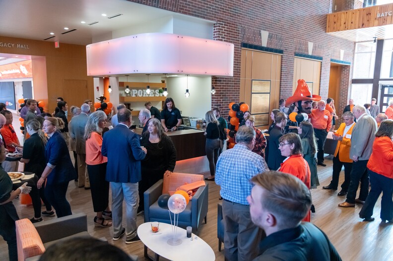 Everyone having a great time before Banquet. Everyone having a great time before Banquet.