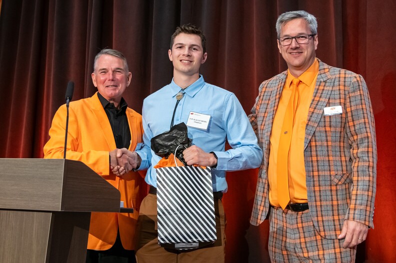 Mike Gaskins and Todd Halihan giving the Outstanding Senior Award to Ian Kallenberg. Mike Gaskins and Todd Halihan giving the Outstanding Senior Award to Ian Kallenberg.