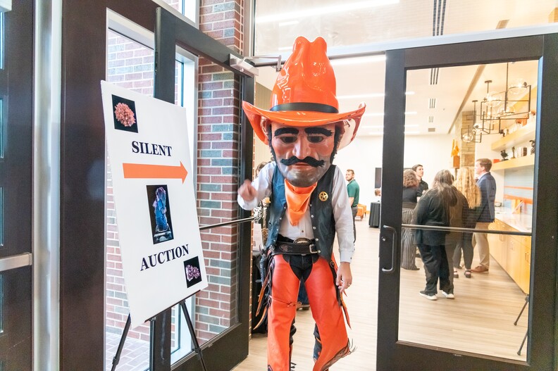 Pistol Pete hanging out by the silent auction. Pistol Pete hanging out by the silent auction.