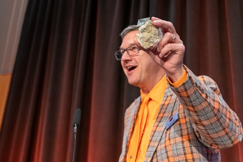 Todd Halihan doing drawings for mineral winners. Todd Halihan doing drawings for mineral winners.