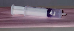Syringe with filter paper with CS odor applied inside.